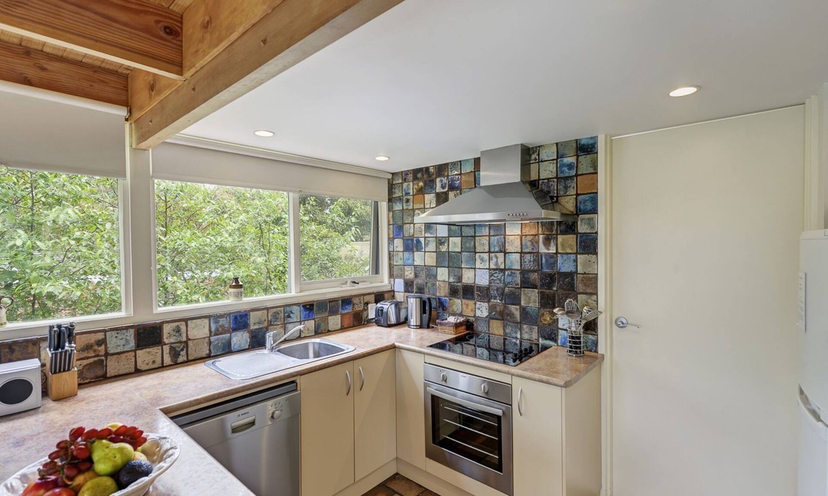 Croydon Villa | Bungunyah Apartments: Cotton