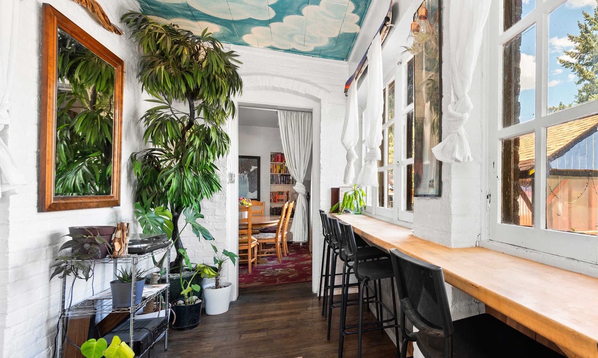 Bend Hostel | Bunk+Brew Historic Lucas House - Hostel