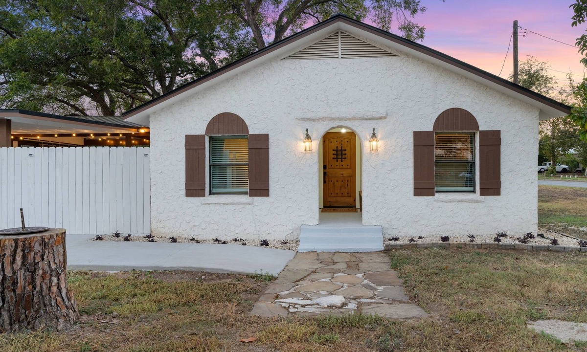 Marble Falls House | Bunker Bungalow: Boat Parking: Near Lake/Downtown: Fenced In Yard: Pet Friendly