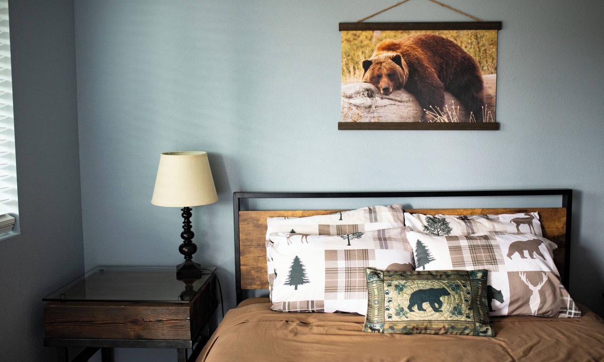 Roseburg Apartment | Bunkhouse Bear Room -Private Studio Retreat