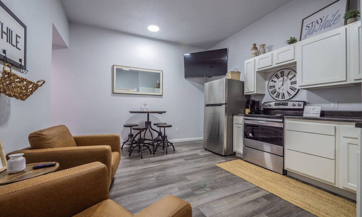 Maryville Apartment | Bunkhouse on the Square-Pet Friendly!