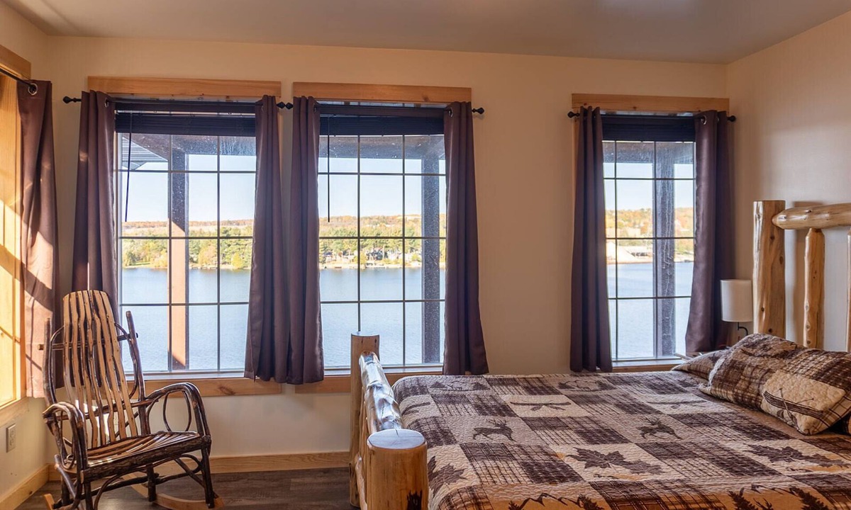 Houghton Cabin | Bunkhouse Trailside Water View 22B