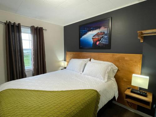 Rocky Harbour Hotel | Buoy & Arrow Suites
