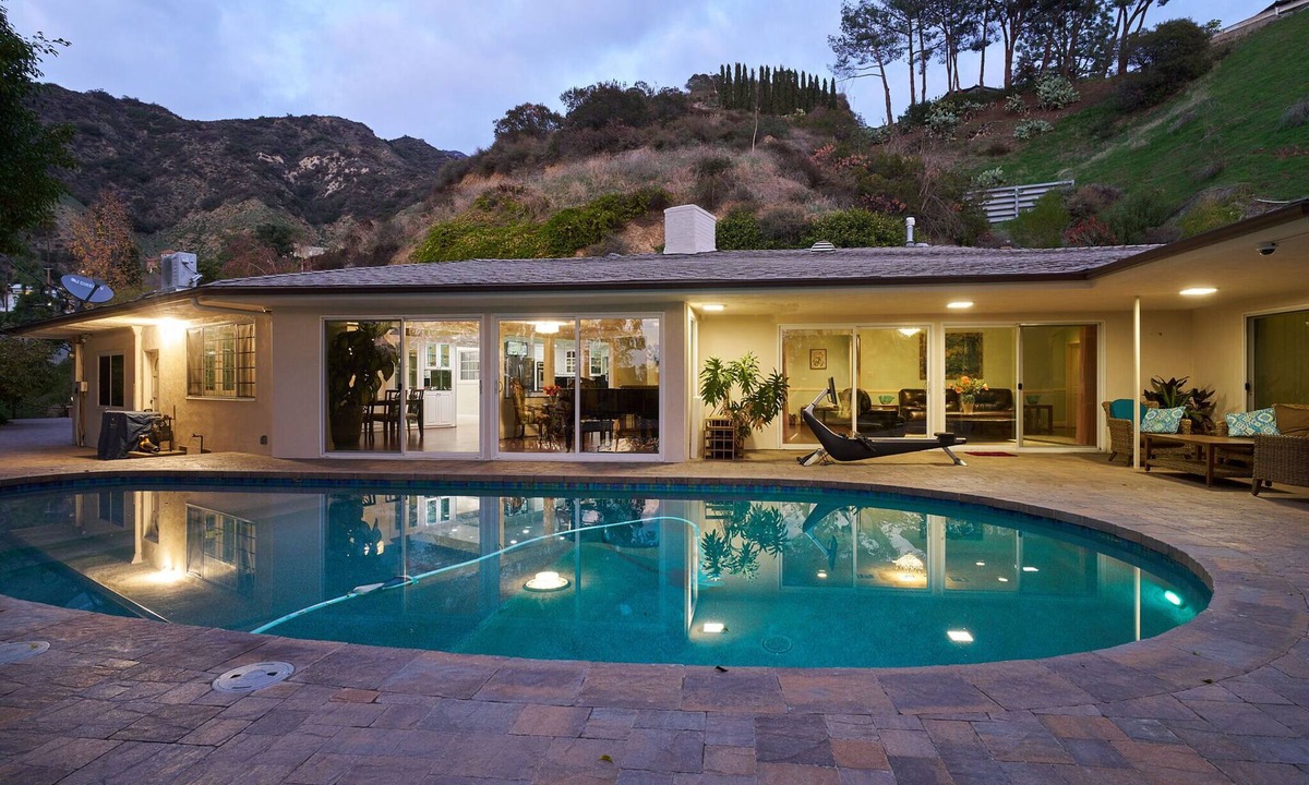 Glendale House | Burbank Hills Luxury Home