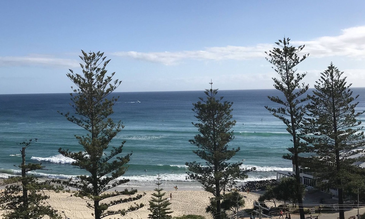 Burleigh Heads Apartment | Burleigh Beachfront - Best Location on the Coast