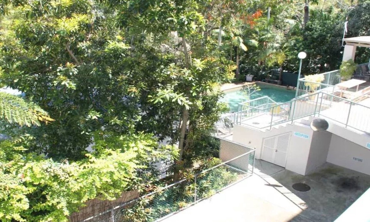 Burleigh Heads Apartment | Burleigh Terraces 11 Short stroll to Beach