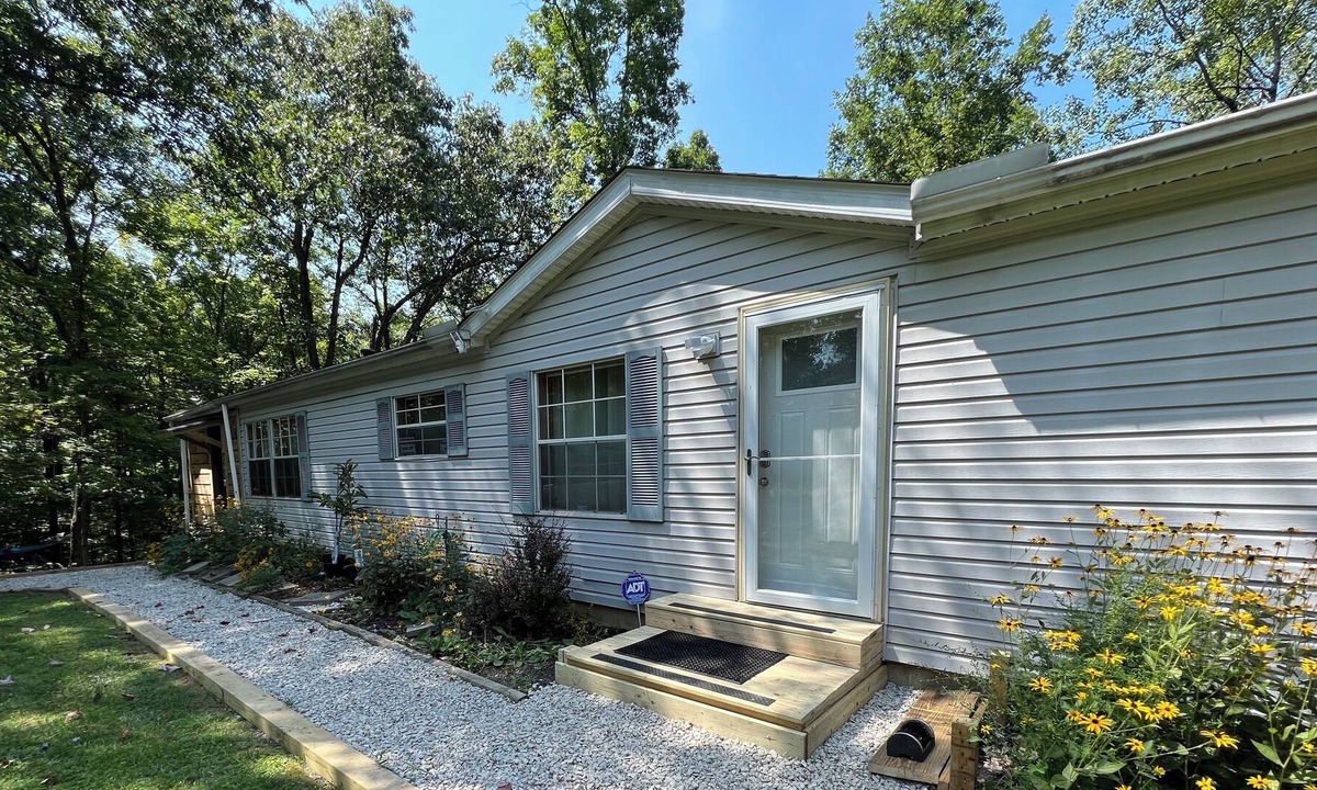 Glouster Cottage | Burr oak lake Dock 4