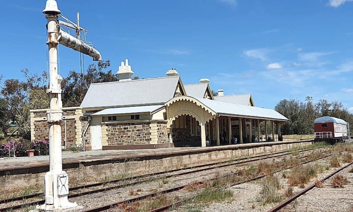 Burra House | Burra Railway Station BnB