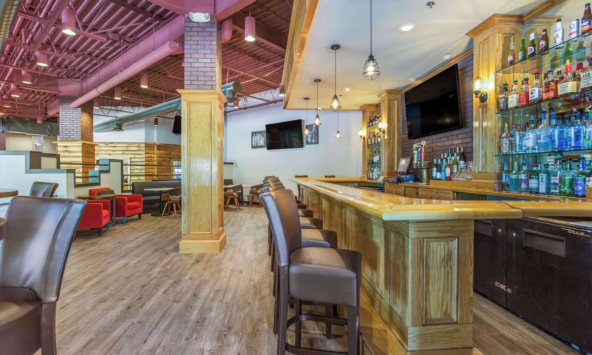 New Hartford Hotel | Burrstone Inn, an Ascend Collection Hotel