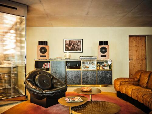 Pigalle Hotel | Bus Palladium