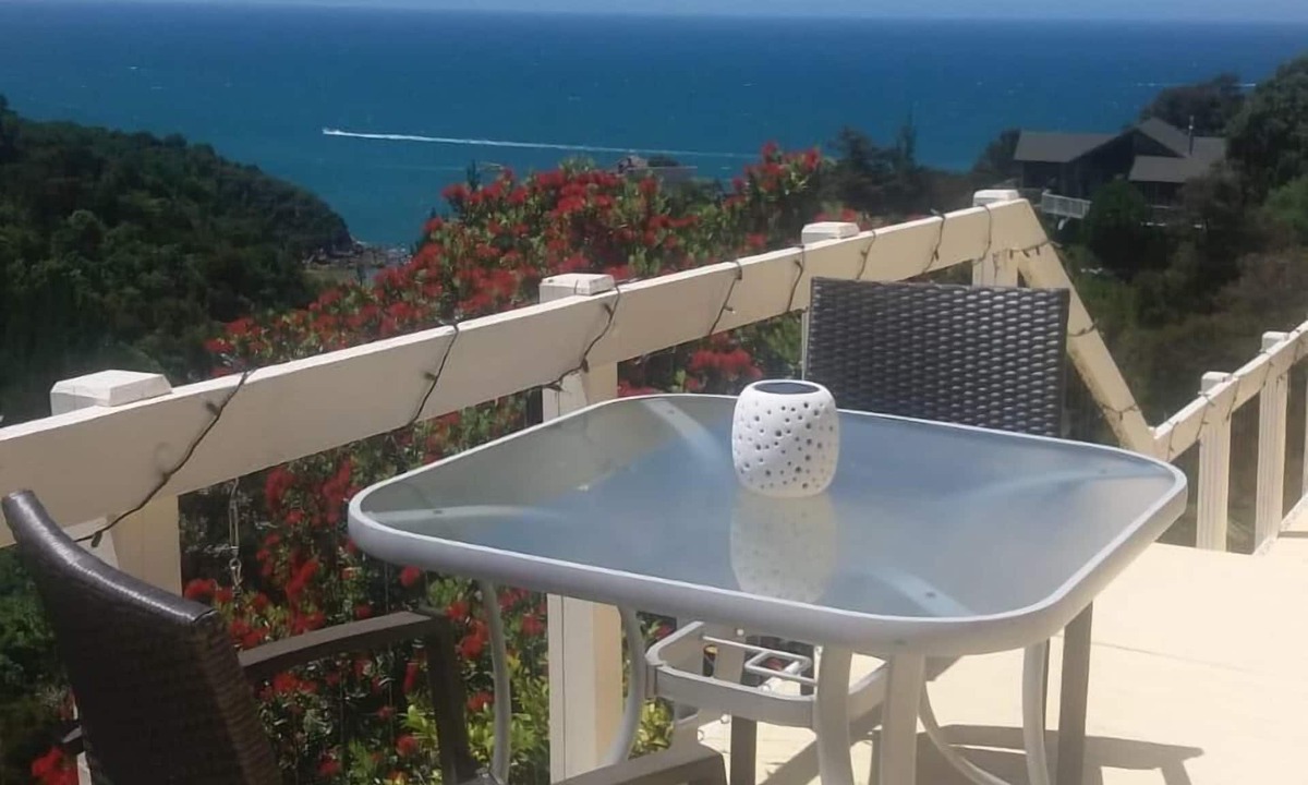 Ngaio Bay Apartment | Bush and Seaview Studio