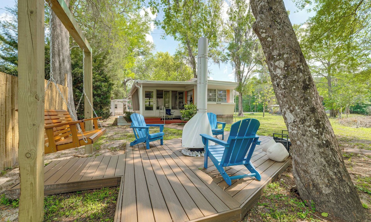 Bushnell Cottage | Bushnell Riverside Retreat w/Hot Tub & Game Shed