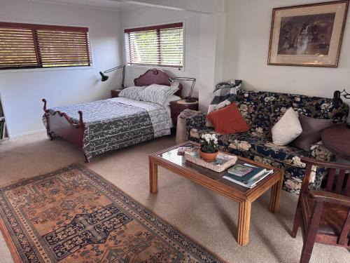 Tawharanui Bed & Breakfast | Bushy Retreat