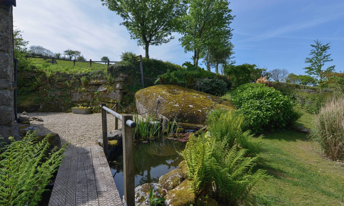 Yelverton Cottage | Buster Barn