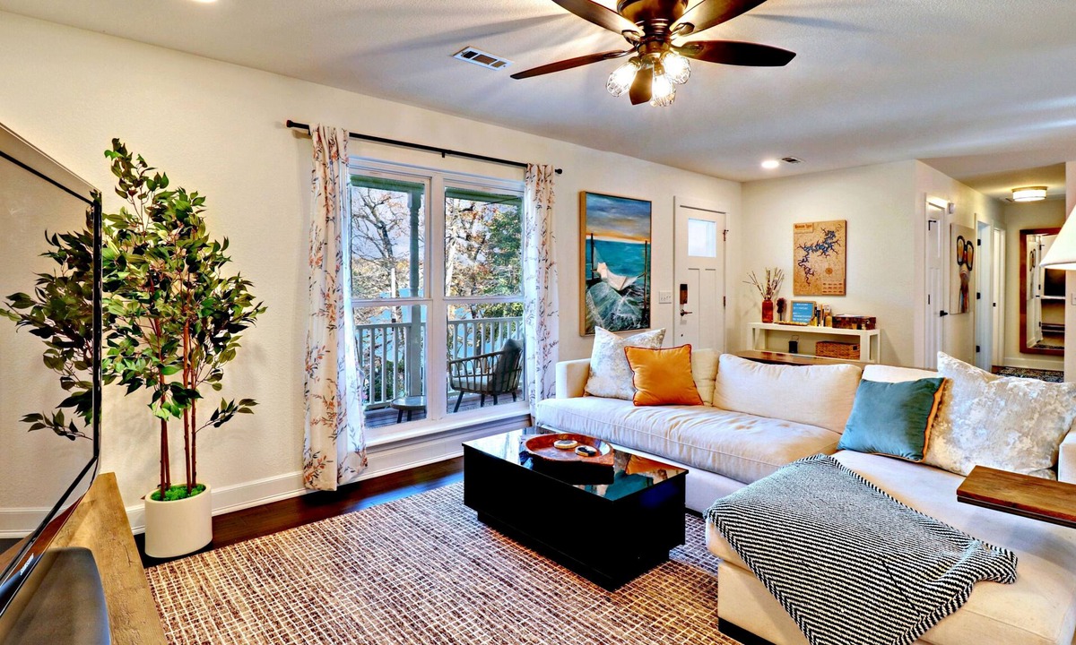 Fayetteville House | Buttercup Bay @ Water's Edge: Lake View, Hot Tub, Fire Pit, Kayaks, etc.