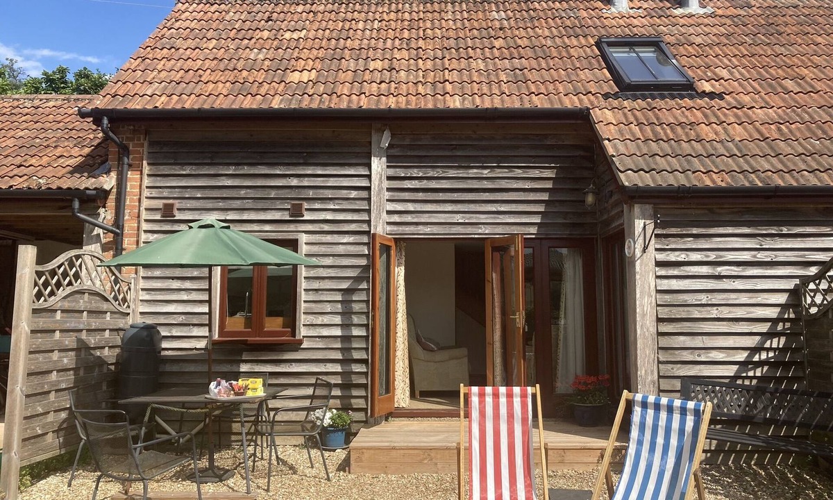 Colyton Cottage | BUTTERCUP COTTAGE in beautiful Devon countryside.