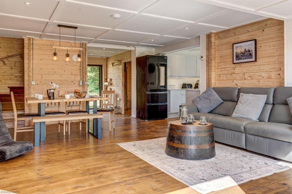Wallingford House | Buttercup Lodge