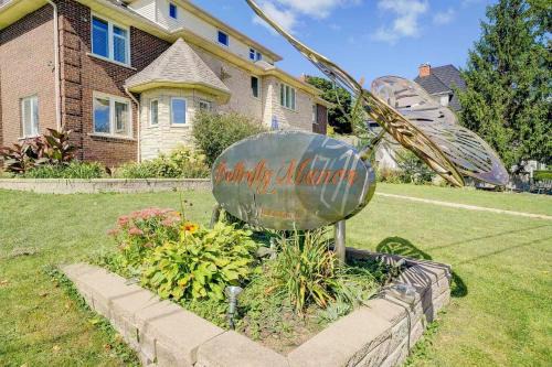 Niagara Falls Bed & Breakfast | Butterfly Manor