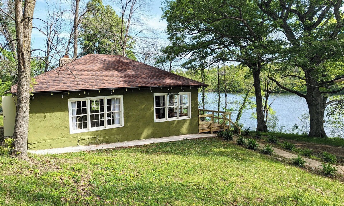 Buckingham Cabin | Butternut Cabin - Lake Front Views & Pet Friendly