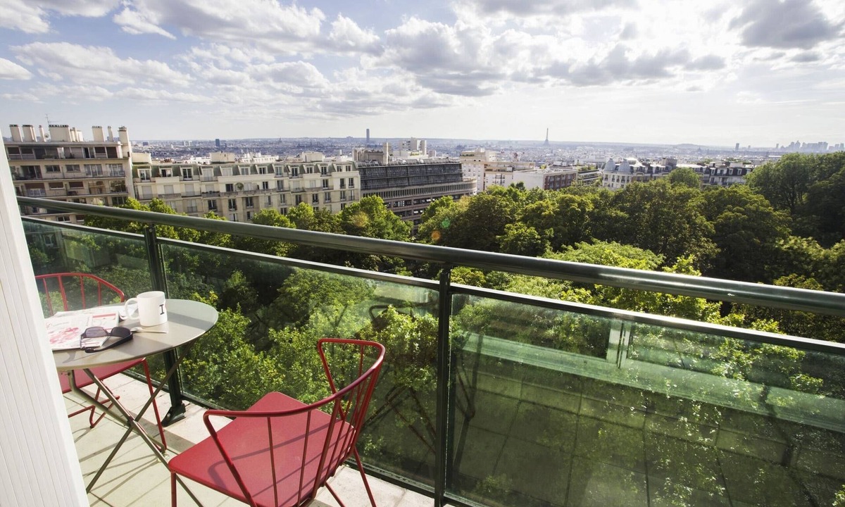 Combat Apartment | Buttes Chaumont Botzaris View