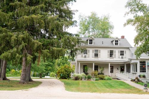 Egremont Hotel | ButtonBall Inn