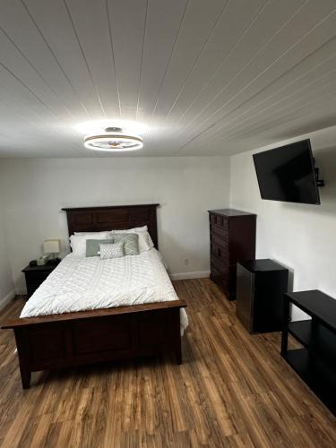 Patton House | Buxton Private Room and Bath Wheel Chair Access