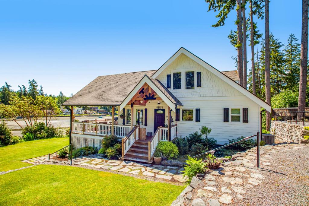 Allyn-Grapeview House | Buzz & Christa's Beach House