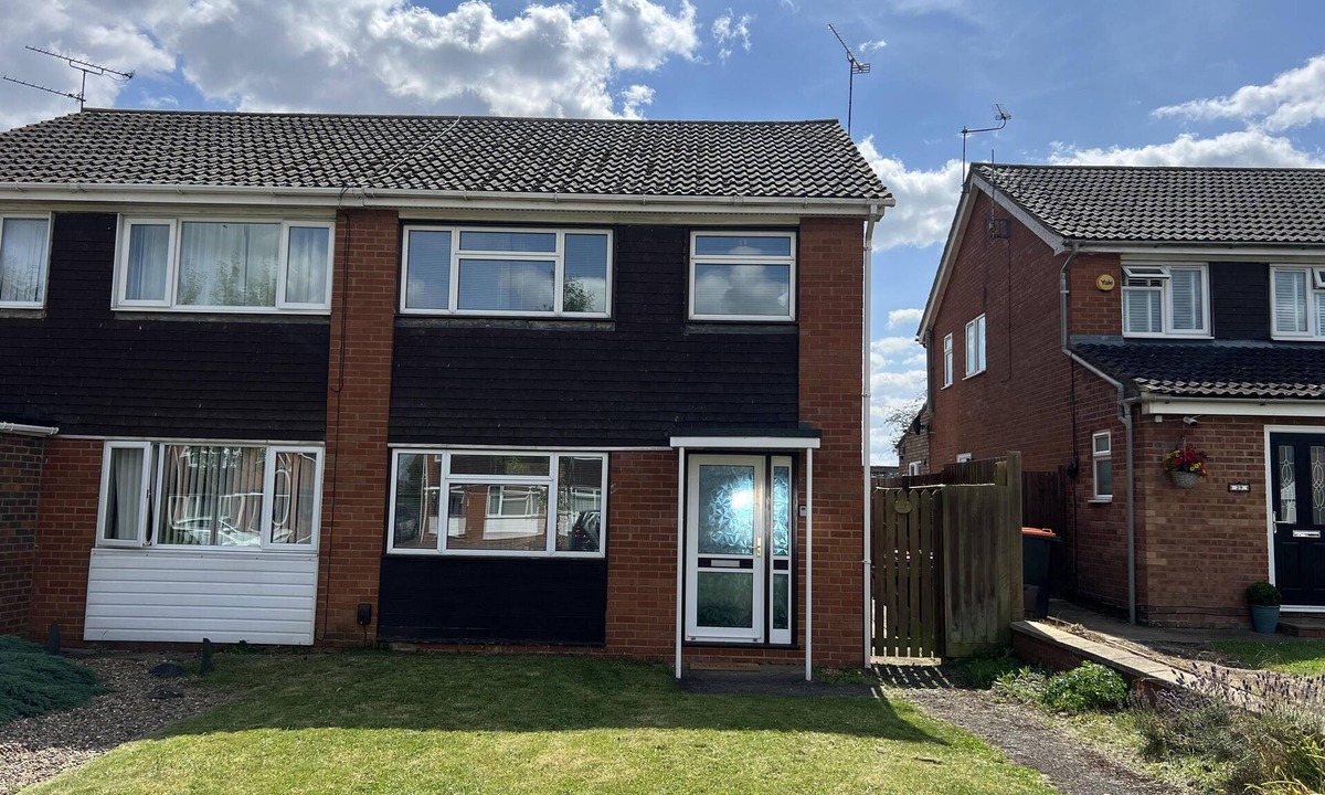 Grasby House | Buzzard Bliss Beautiful 3-Bed Home with Parking