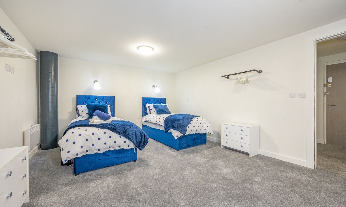 Bradford Apartment | Bv Modern Navy Blue Diamond Suites Apt
