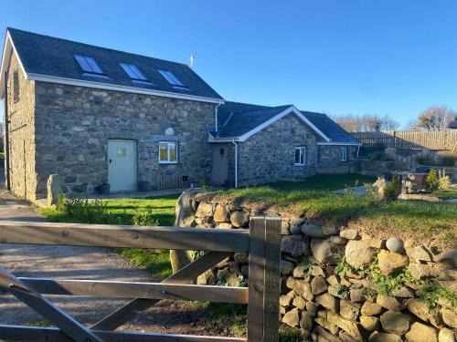 Nefyn House | Bwthyn Gwenyn Yr Haf Summer Bee Barns