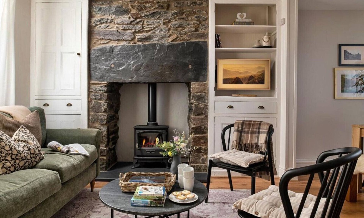 Rhiwbryfdir House | Bwthyn Llechi (Slate Cottage)