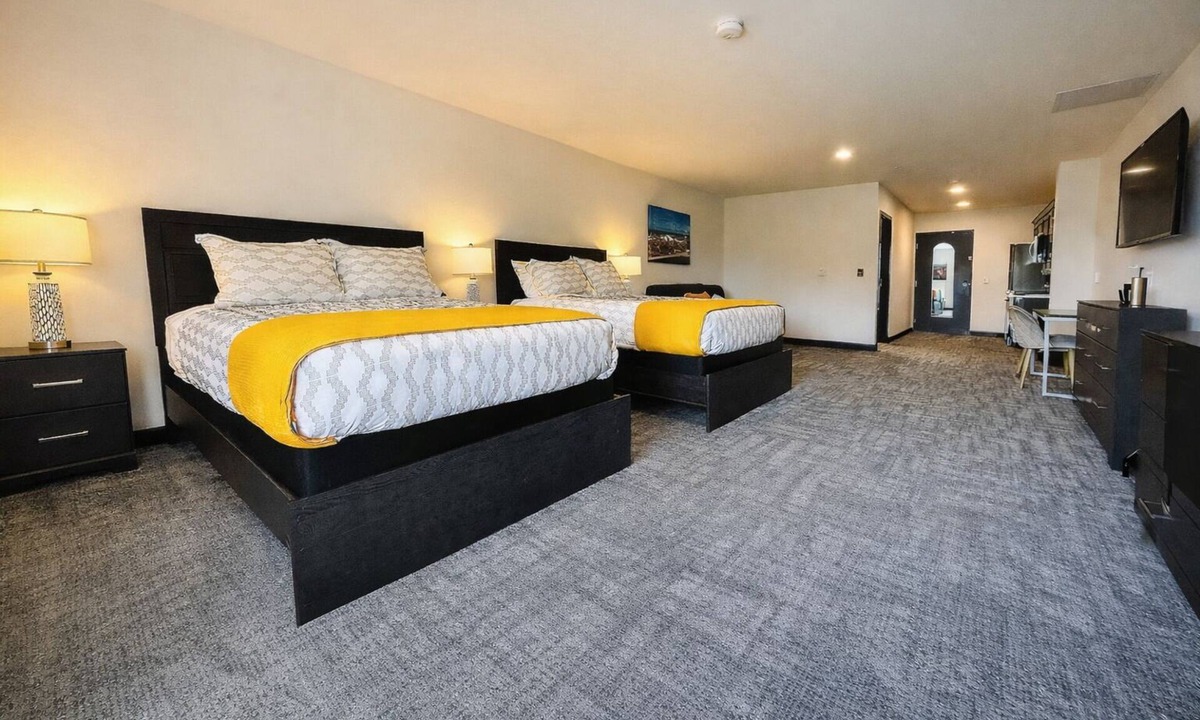 Sandusky Hotel | By Cedar Point SportsForce ADA Compliant Sleeps 6