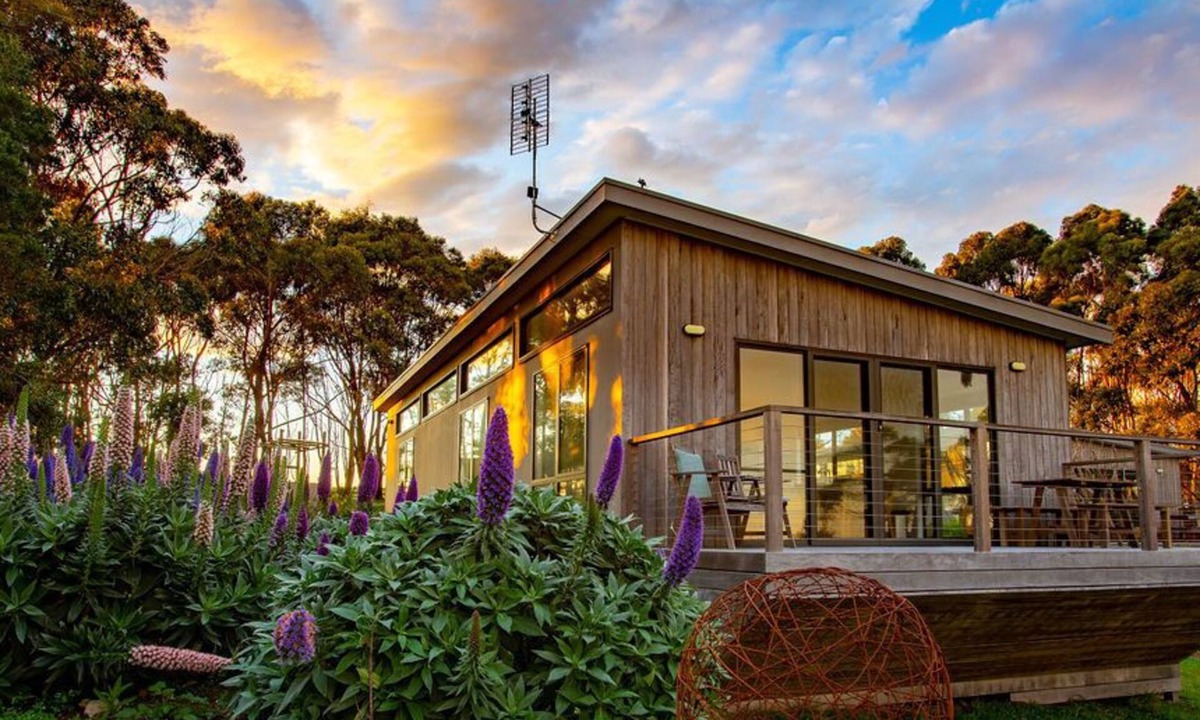 Wattle Hill Apartment | By Moonlight