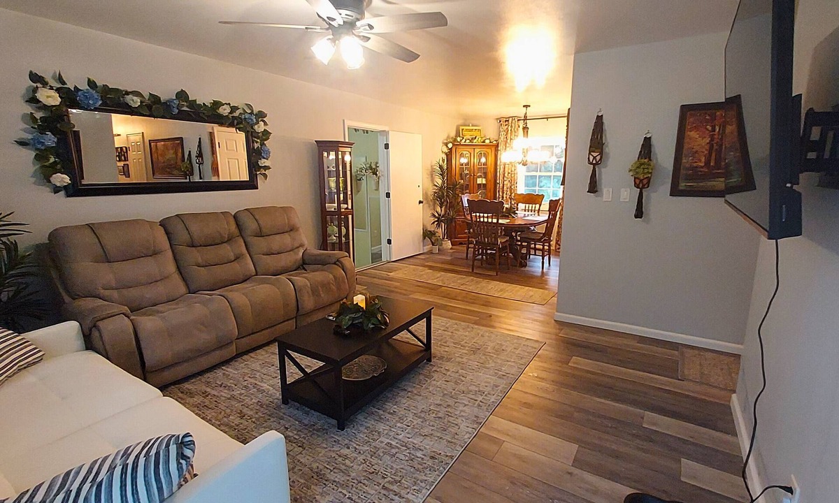 Craigsville House | By Summersville Lake 3BR Jetted Tub + Sauna