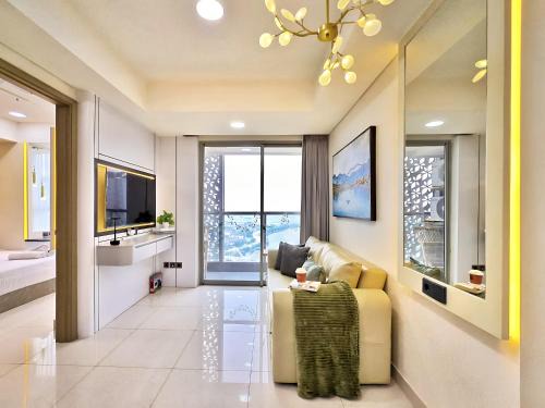 Pantai Indah Kapuk Apartment | By The Bay By SanLiving - 3BR - 9PAX - Near PIK Avenue Mall