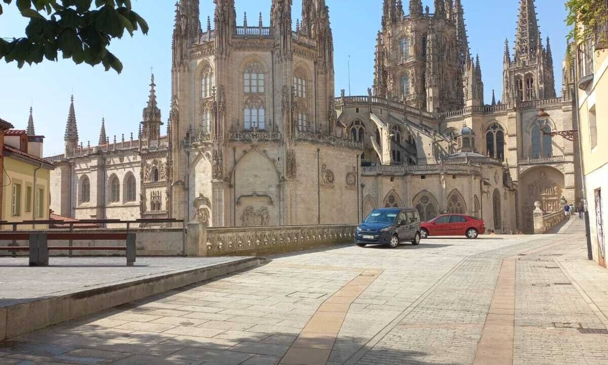 Burgos Apartment | By the Cathedral with optional parking.