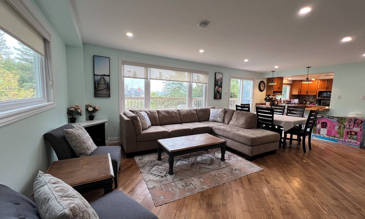 Scugog House | By the Lake! 2 Bedroom Unit with Fire Pit & Games