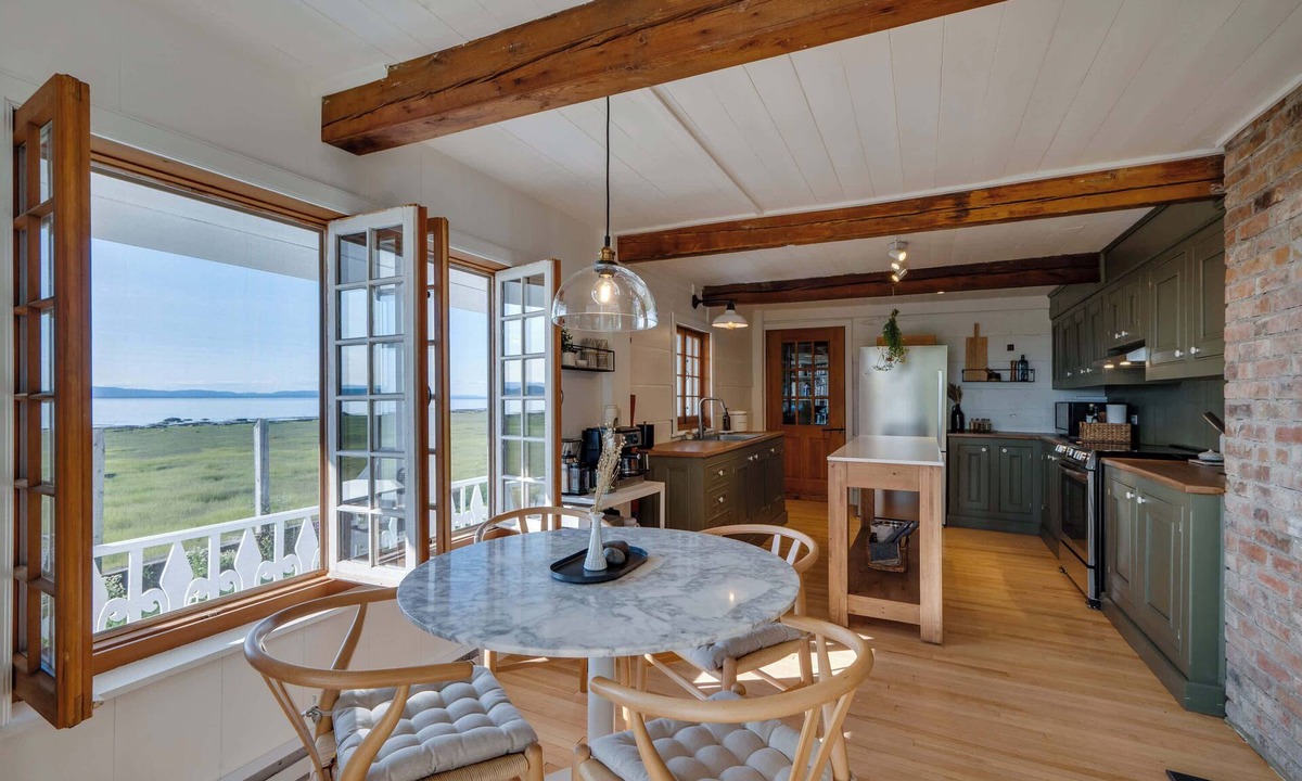 Saint-Alexandre-de-Kamouraska House | By the River | Dépendance sur les battures