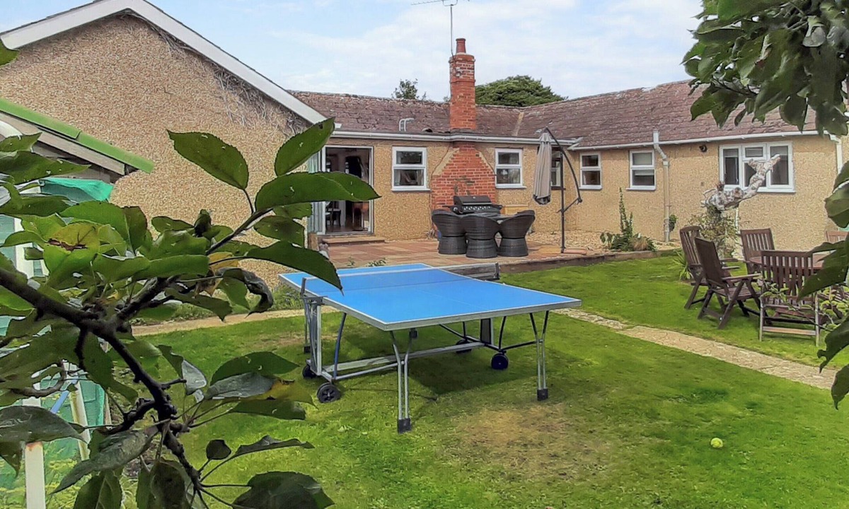 Selsey Cottage | Byeways - Railway Carriage