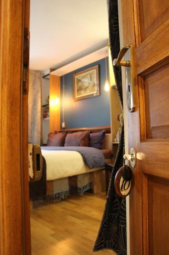 Quartier de la Porte-Saint-Denis House | Cédric hosts ! A Home in Paris