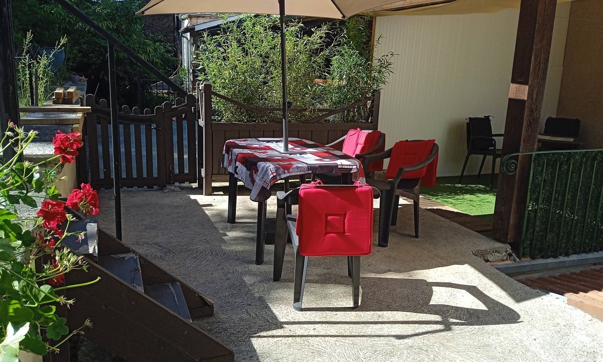 Decazeville Apartment | Côté jardin in Decazeville