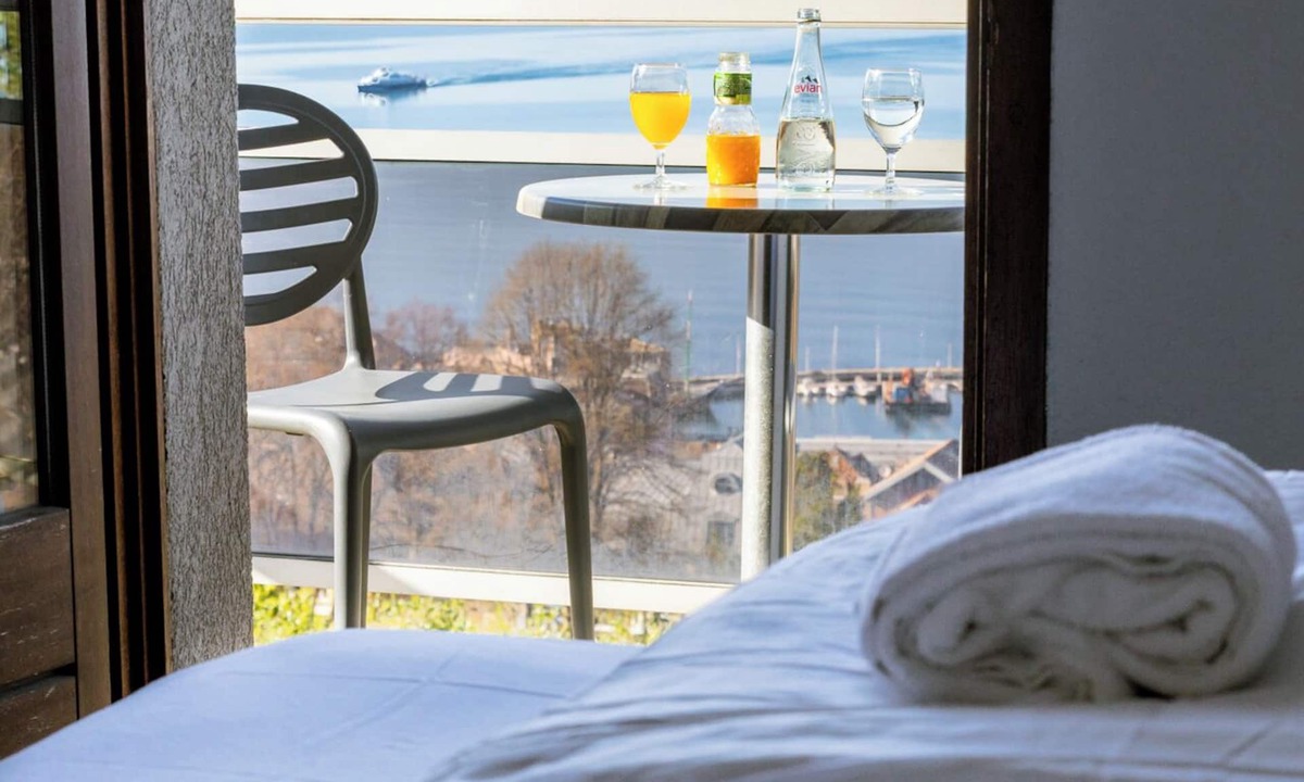 Neuvecelle Hotel | Côté Lac Hostel