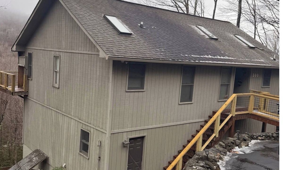 Charter Hills House | C-114 Discounted Concert Packages! Four Bs on Beech Mountain