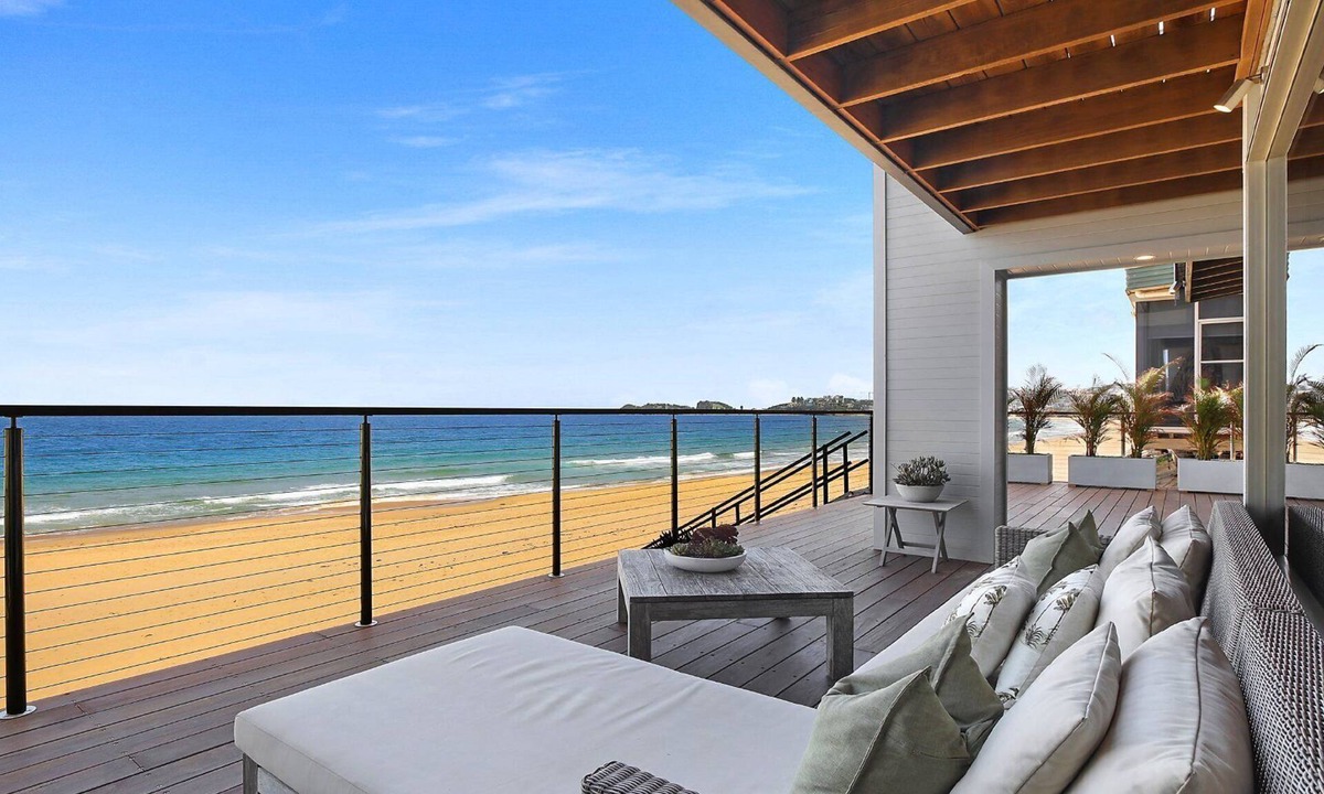 Wamberal House | C'EST LA VIE| Beachfroont , Pool | Accom Holidays