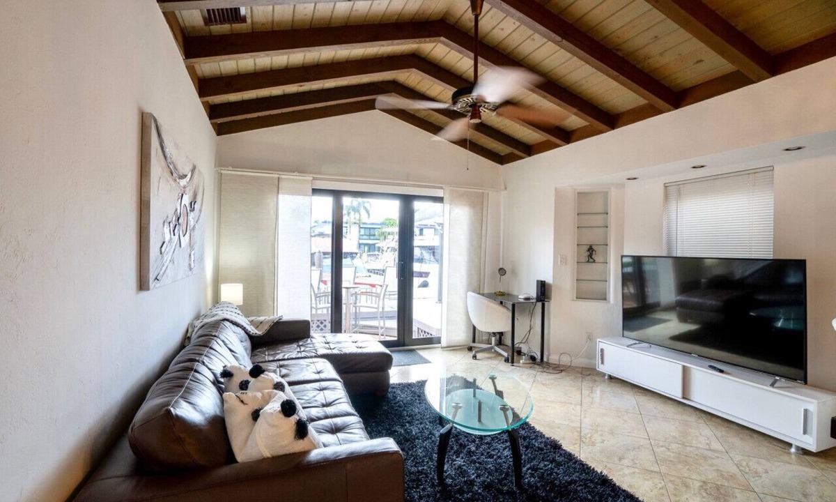 Hendricks and Venice Isles Apartment | C lg 1bed on the water