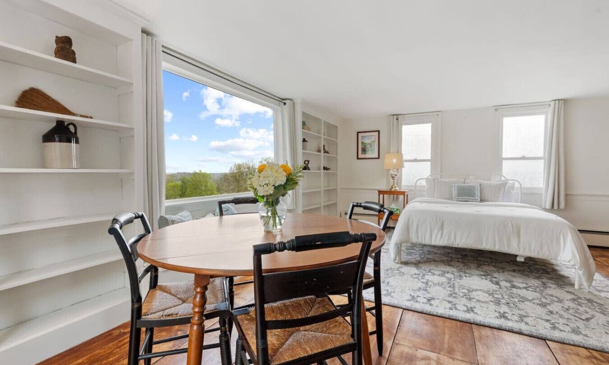 Loudon Other | C-Sarah Whitehouse Suite