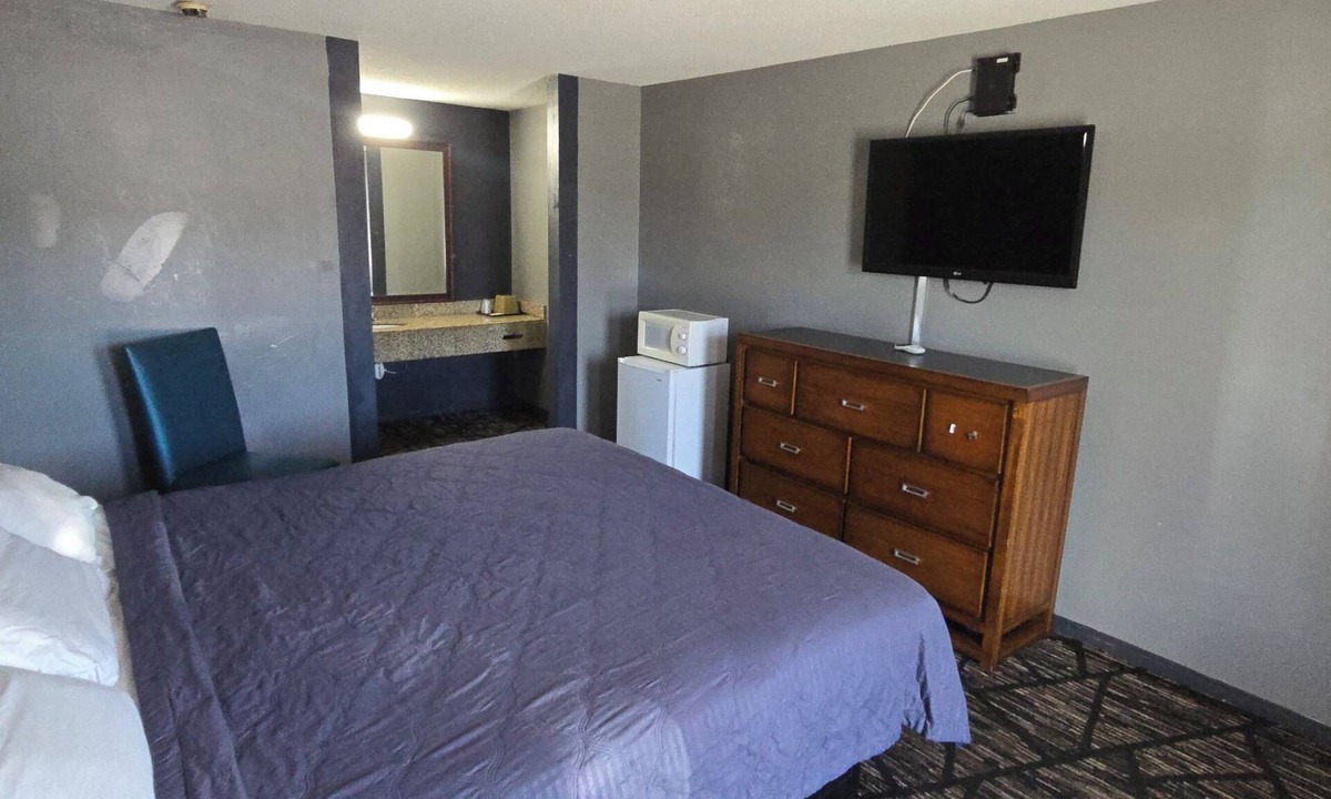 Cleveland Hotel | c towninn and suites