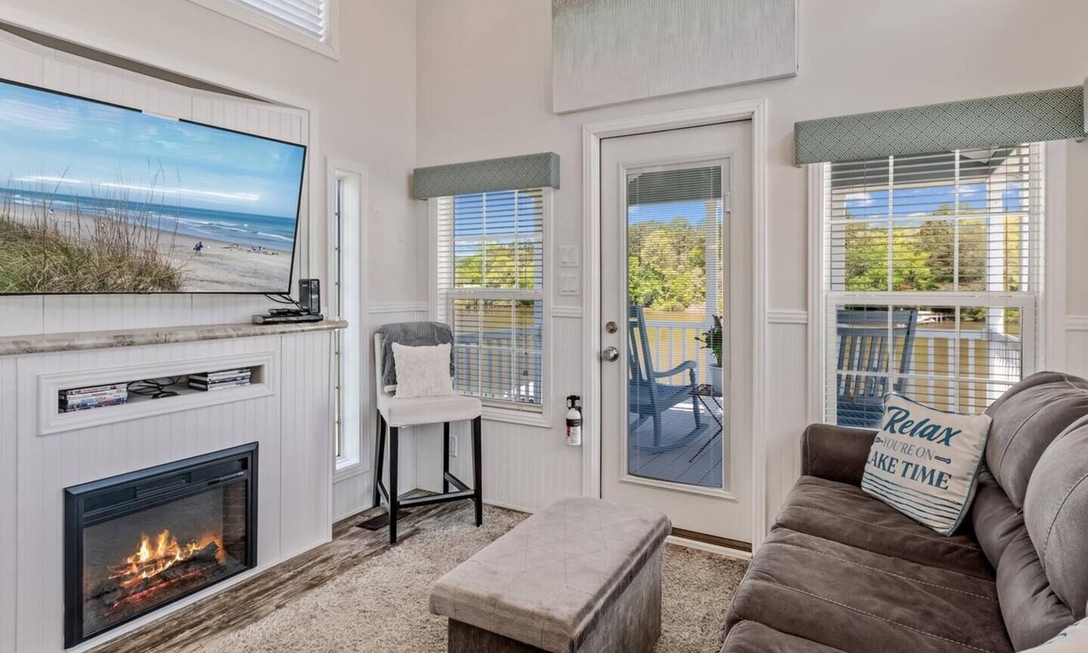 Sherrills Ford Cabin | C19-Pet Friendly Lakefront Paradise