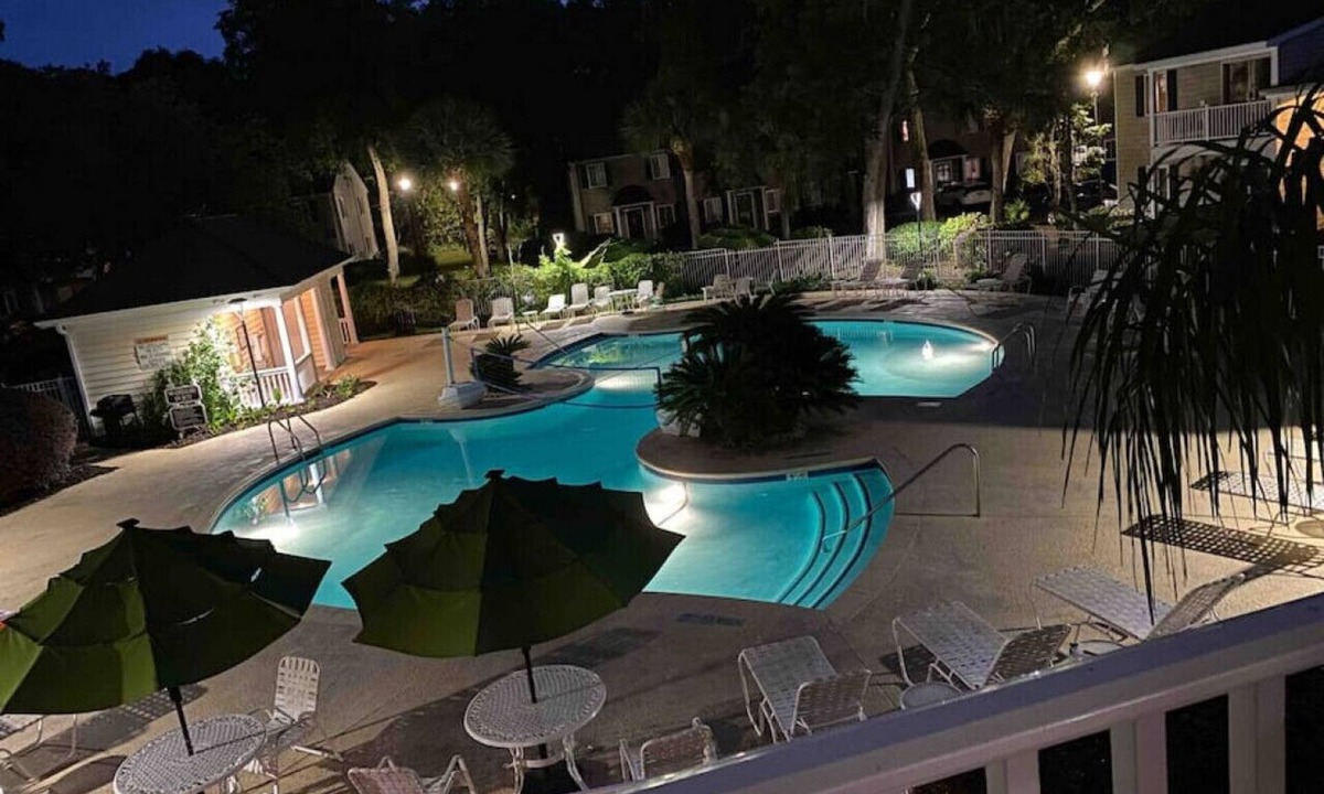 Demere Park Condo | C2 Pet-friendly, 1 BR, 1 BA, sleeps 5