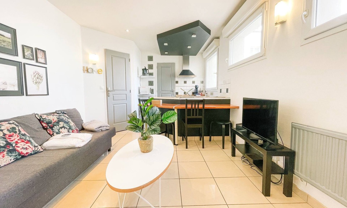 Quartier Chorier-Berriat Apartment | #C2 | The Vallier 🤹 | Vallier Libération | Tram, bus